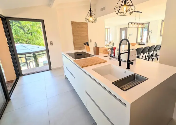 Villa Ref Vclair By Palmes Dproperties Cannes