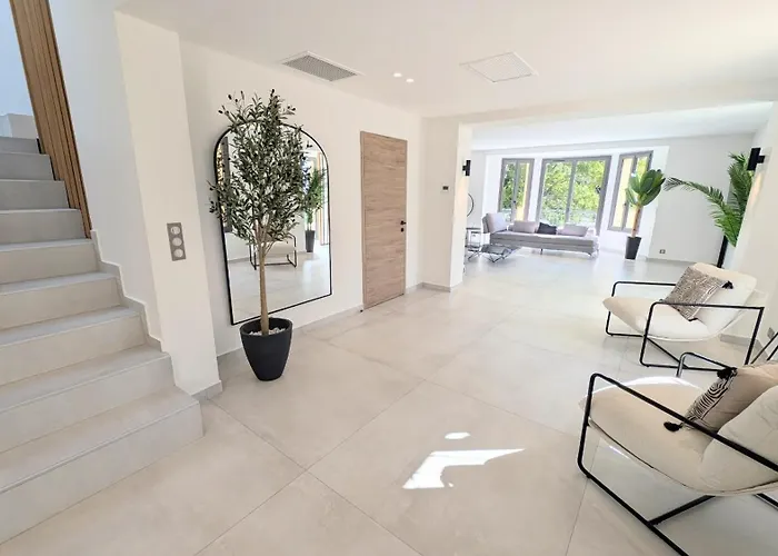 Villa Ref Vclair By Palmes Dproperties Cannes